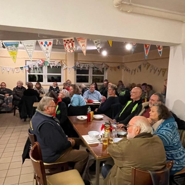 20251107_1701 Christa