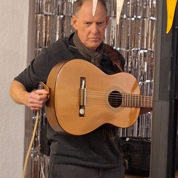 20251107_1855_03 Andre